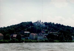 Passau: Mariahilf kegytemplom az Inn partja felé magasodik